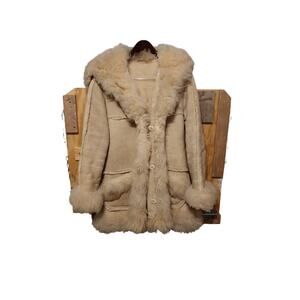 Vintage one owner genuine sheep skin/ fur tailor made 70s with bone clasp jacket